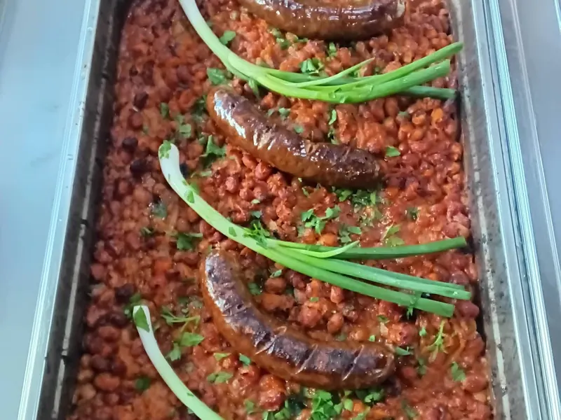 Grah s kobasicama i mladim lukom