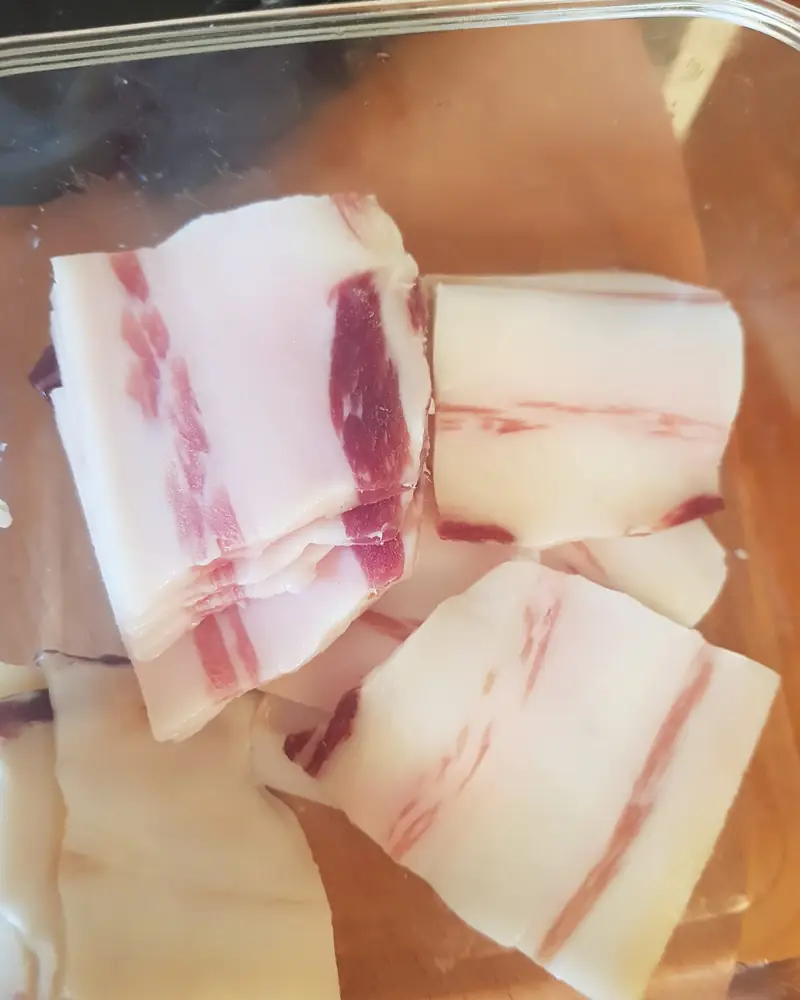 Narezana domaća slanina